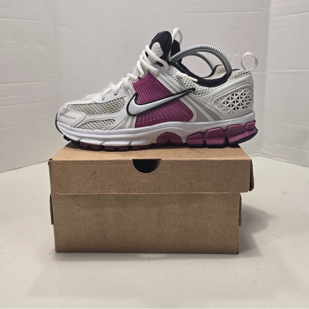 Nike Zoom Vomero 5 Hot Fuchsia size 7Y - Picture 4 of 7